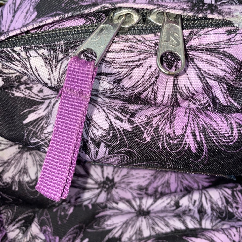 Backpack - Picture 3 of 8